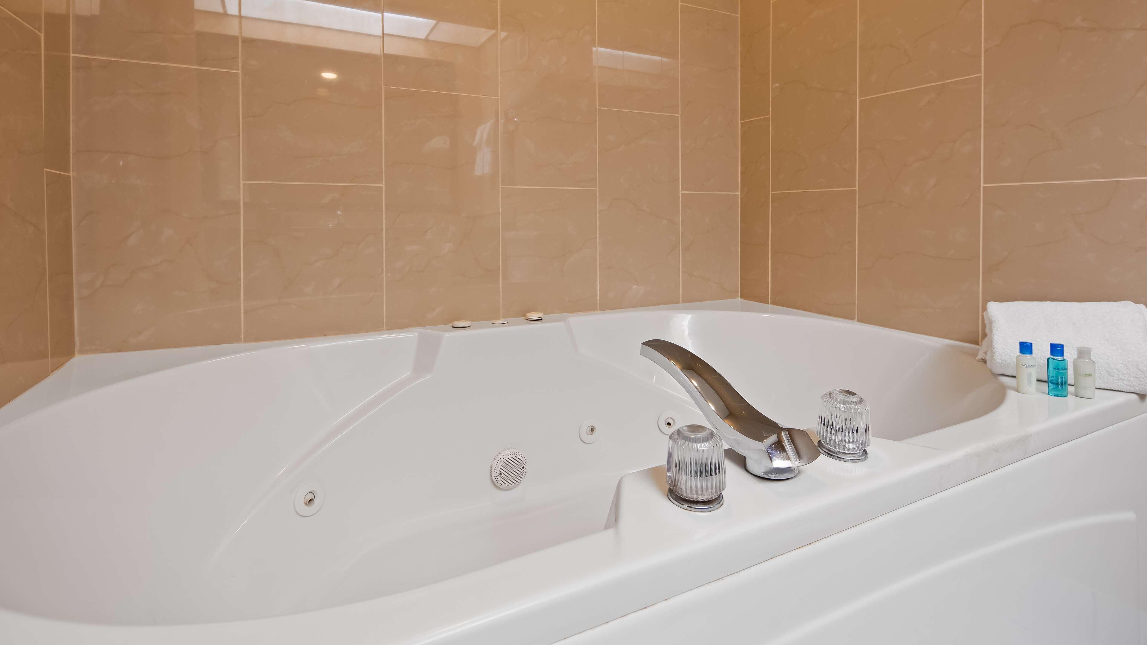 Best Western Plaza Hotel Saugatuck Exterior photo