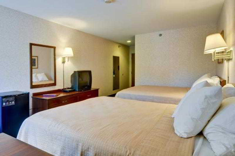 Best Western Plaza Hotel Saugatuck Exterior photo