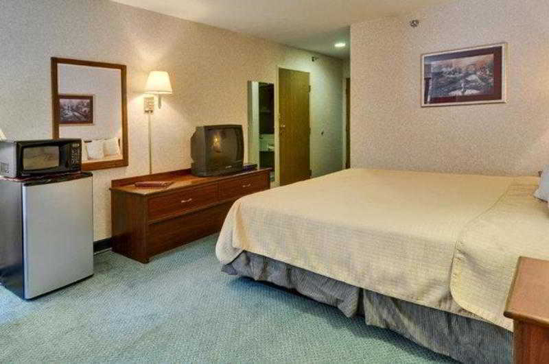 Best Western Plaza Hotel Saugatuck Exterior photo