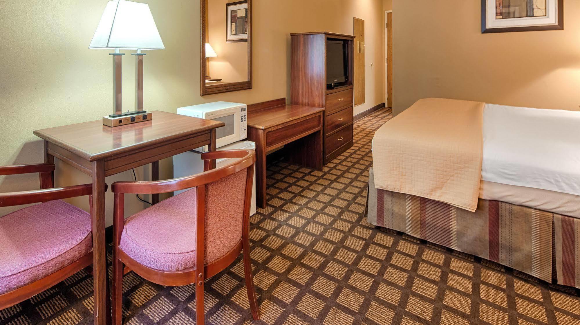 Best Western Plaza Hotel Saugatuck Exterior photo